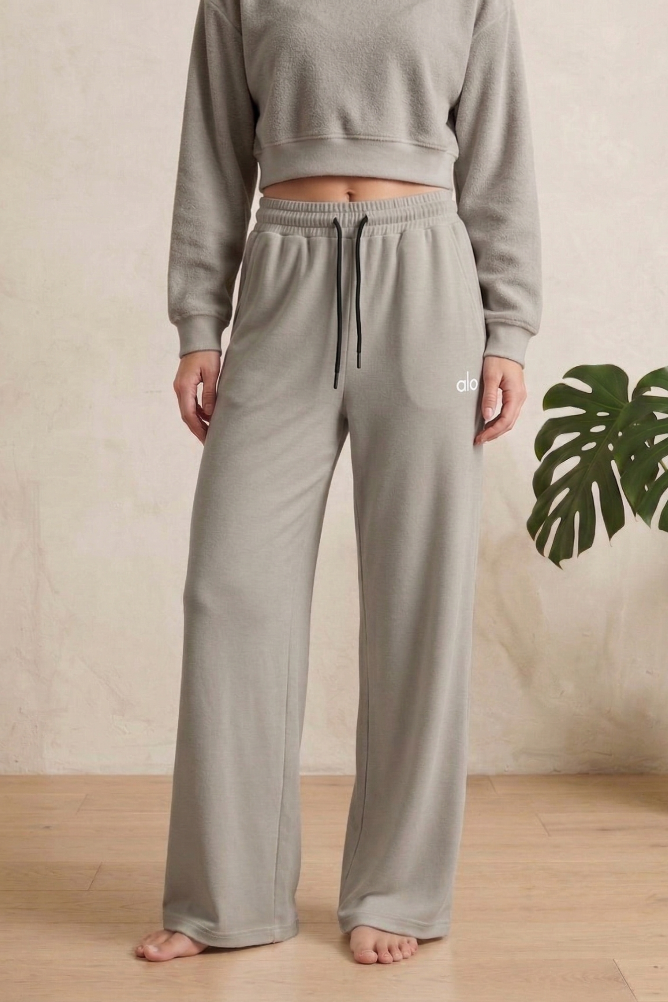 Kadın Gri-Bej Alo Nakışlı Geniş Paça Yumuşak Dokulu Eşofman Altı